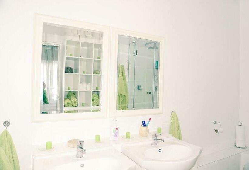 带大床的高级房间, Wilderness On Sea