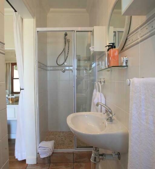 带特大床的标准间, Wilderness On Sea