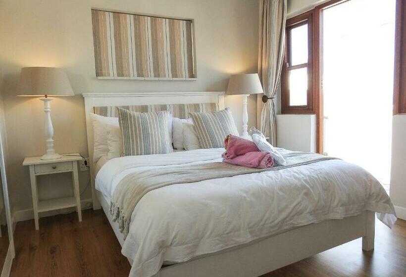 带特大床的标准间, Wilderness On Sea