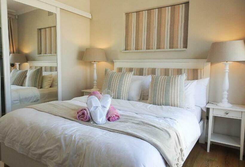 带特大床的标准间, Wilderness On Sea