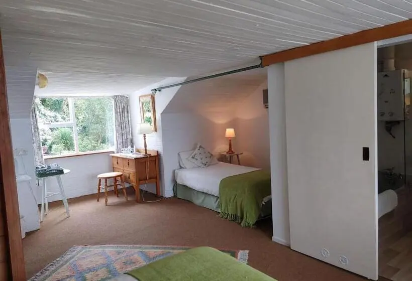 Standard Kolmen Hengen Huone, Yellowwood Lodge