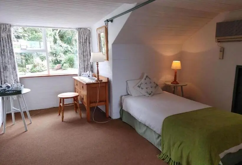 Standard Kolmen Hengen Huone, Yellowwood Lodge