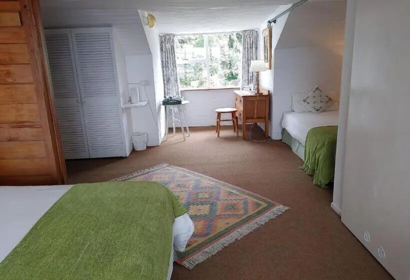 Standard Kolmen Hengen Huone, Yellowwood Lodge