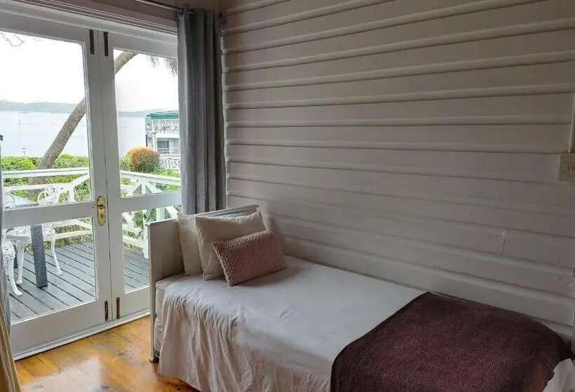 Perhehuone, Yellowwood Lodge