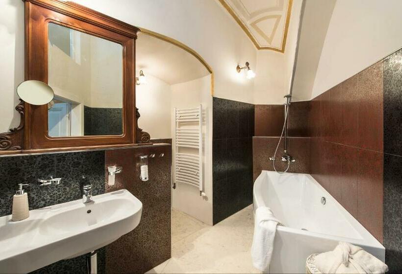 סוויטה, Chateau Grandcastle