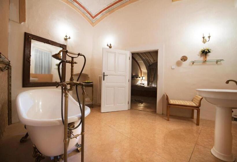 סוויטה, Chateau Grandcastle