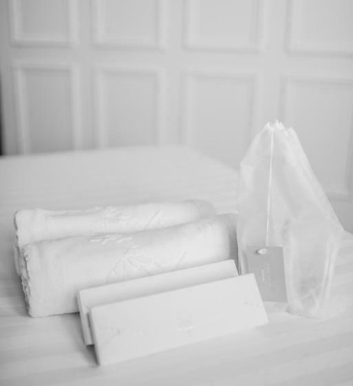 غرفة دوبلكس, Creator