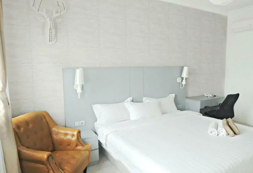 Premium-huone, Creator