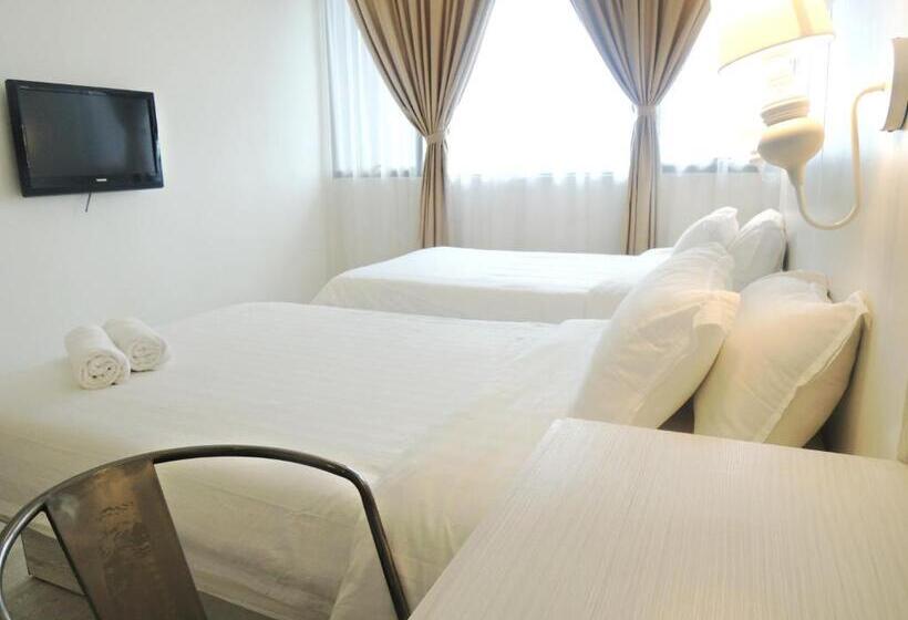 غرفة سوبيريور, Creator