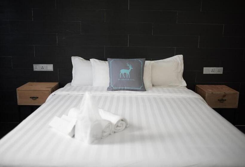 סוויטה דלוקס, Creator