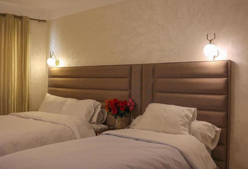 اتاق لوکس خانوادگی, Hôtel Des Lilas