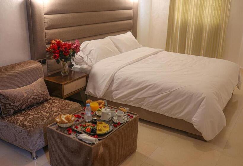 اتاق لوکس خانوادگی, Hôtel Des Lilas