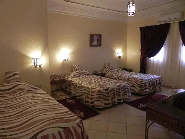 اتاق استاندارد سه نفره, Kasbat Aferdou