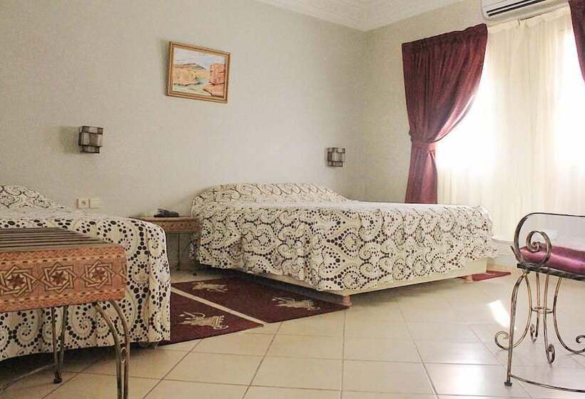 اتاق استاندارد سه نفره, Kasbat Aferdou