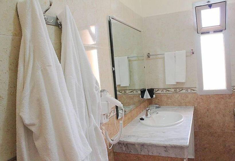 اتاق استاندارد یک نفره, Kasbat Aferdou