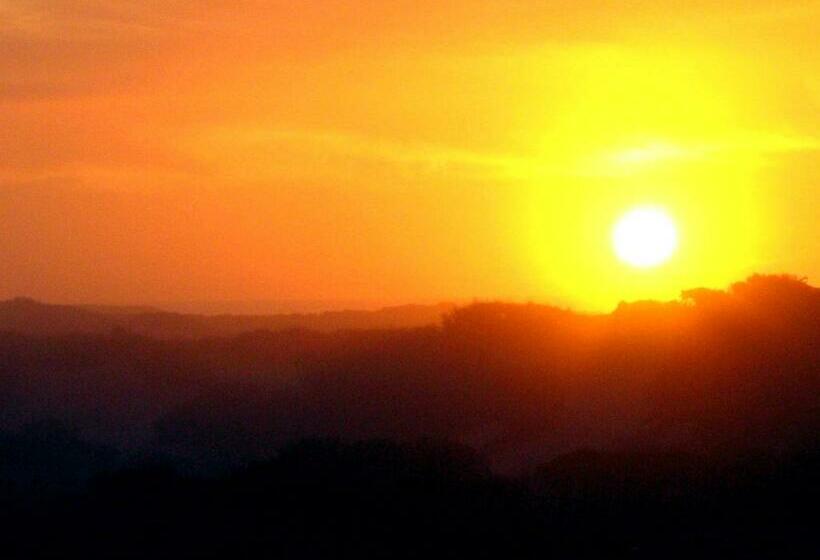 스탠다드 트리플 룸, L'initiale