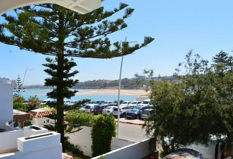 스탠다드 트리플 룸, L'initiale