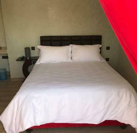 스탠다드 룸, L'initiale