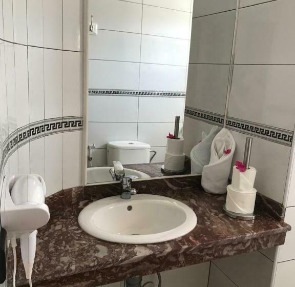 스탠다드 룸, L'initiale