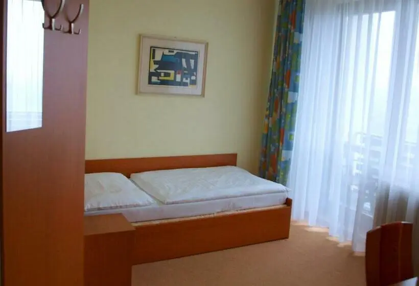 Standard Yhden Hengen Huone, Sorea Urán