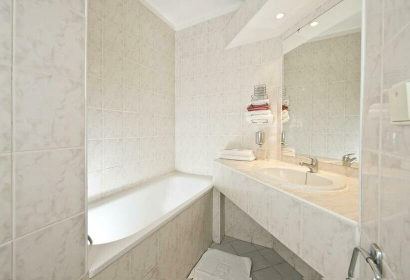 标准单人间, Sorea Urán