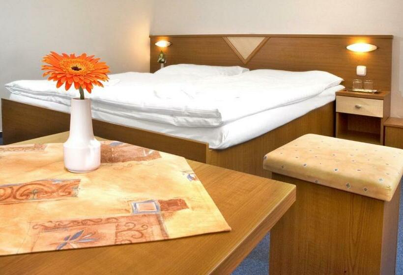 标准间, Sorea Urán