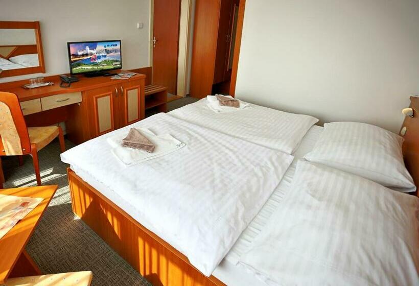 标准间, Sorea Urán