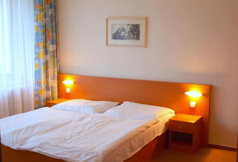 标准间, Sorea Urán