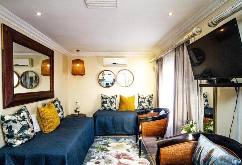 اتاق خانوادگی, La Loggia Bed And Breakfast