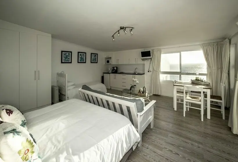スタンダードスタジオ, Rocklands Seaside Bed And Breakfast