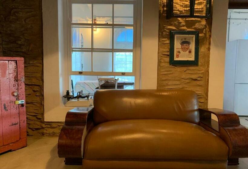 סוויטה, The Karoo Moon Motel