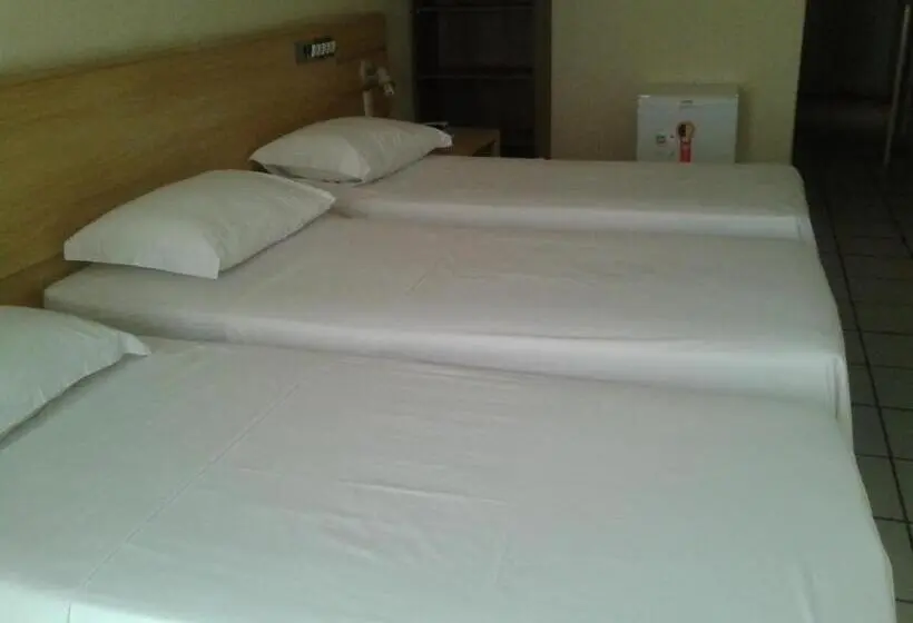 Standard Kolmen Hengen Huone, Mk Express
