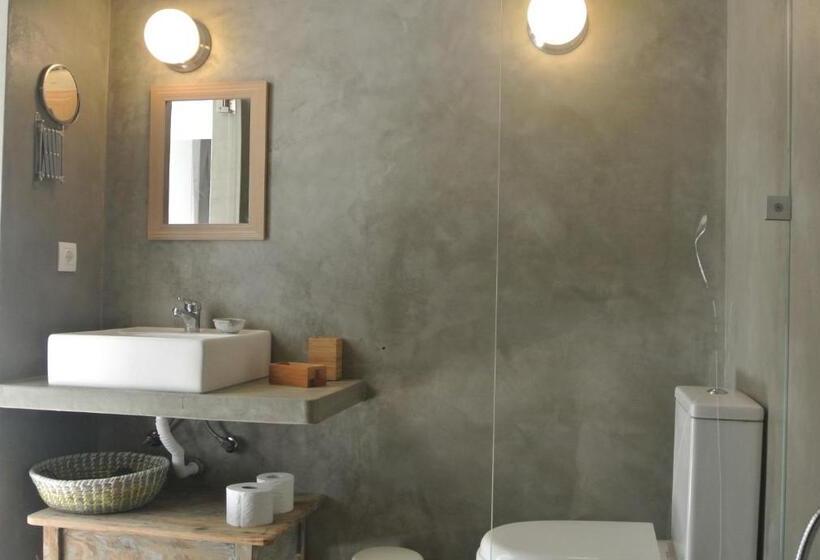 جناح ديلوكس, Casas Do Contrabando