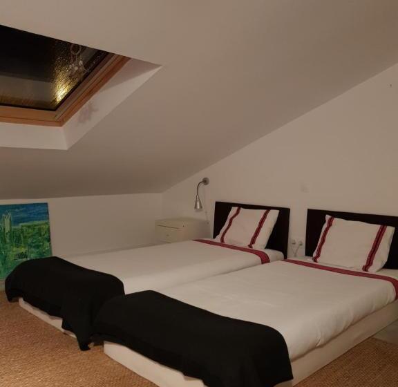 غرفة عائلية, Casas Do Contrabando