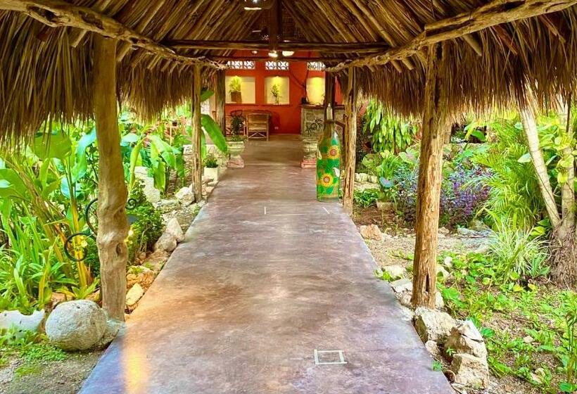 חדר סטנדרט לשלושה, Gardenhotel Macan Ché B&b