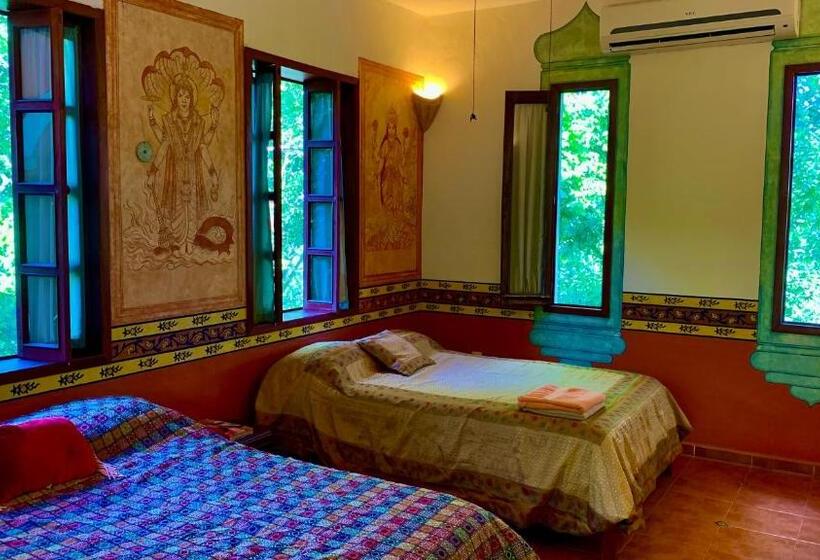 带2个双人床的标准工作室, Gardenhotel Macan Ché B&b