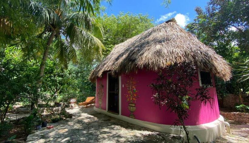 בקתה, Gardenhotel Macan Ché B&b