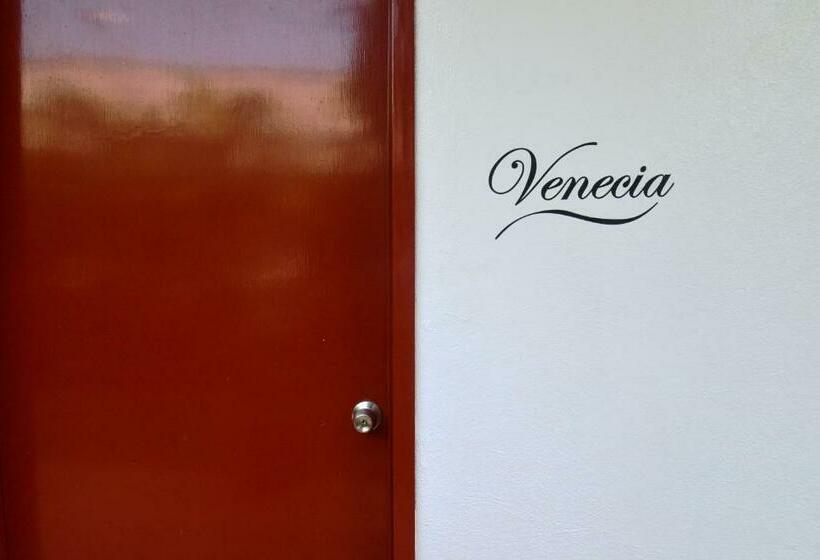 带2个双人床的标准工作室, Boutique Casa Bella