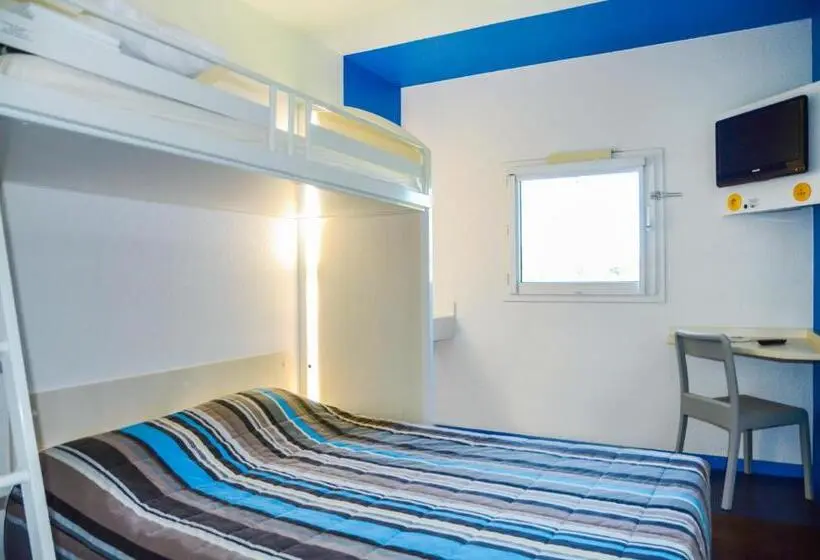 Standard Kolmen Hengen Huone Jaettu kylpyhuone, Fyl Good Ex Hotelf1 Cherbourg