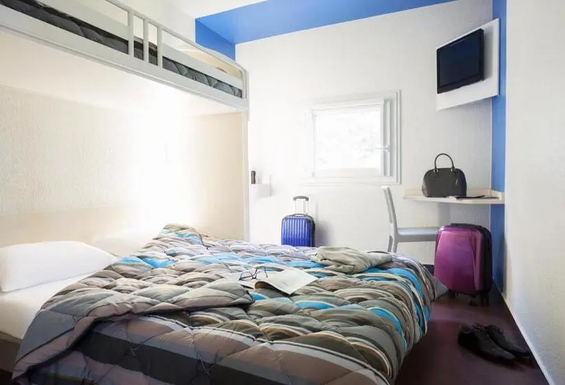 Standard Kolmen Hengen Huone Jaettu kylpyhuone, Fyl Good Ex Hotelf1 Cherbourg