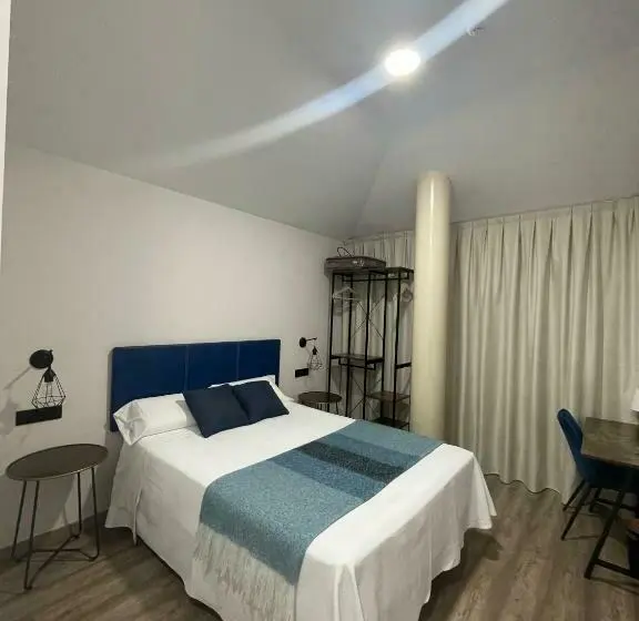 Habitació Superior, Ibi
