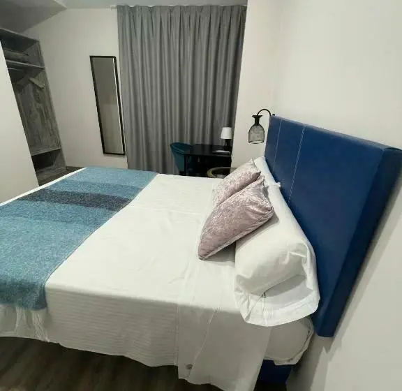 Habitació Superior, Ibi