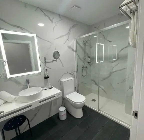 Habitació Superior, Ibi