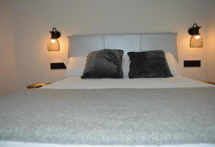 חדר סופריור, Ibi