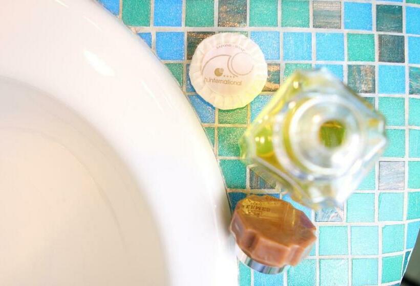 エコノミールーム, International