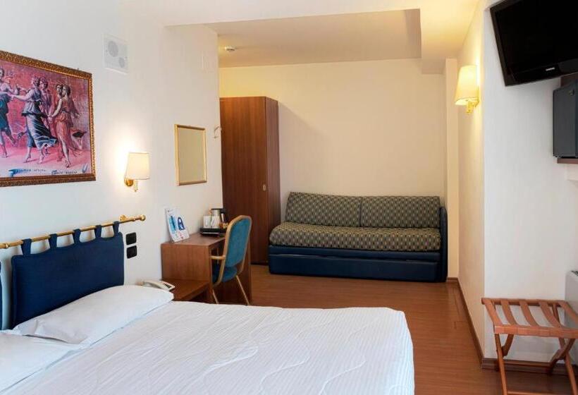 غرفة إقتصادية, International