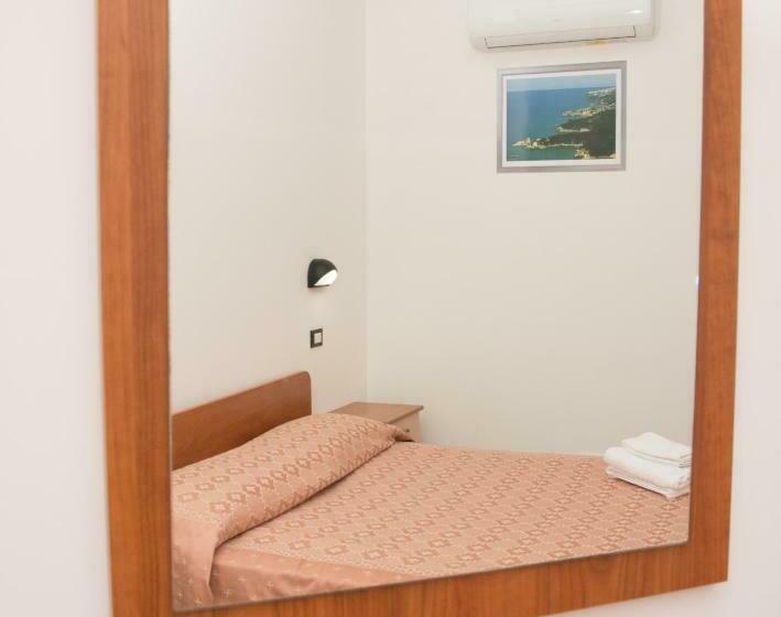 חדר אקונומי, La Caravella