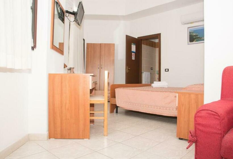 חדר אקונומי, La Caravella