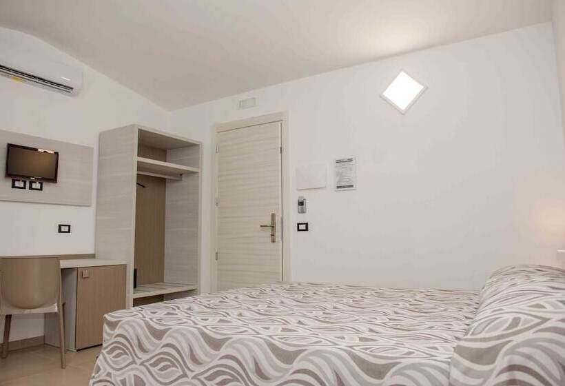 חדר קלאסי לשלושה, La Caravella