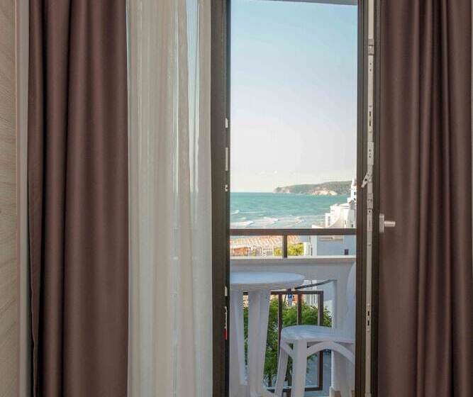 חדר סופריור לארבעה, La Caravella